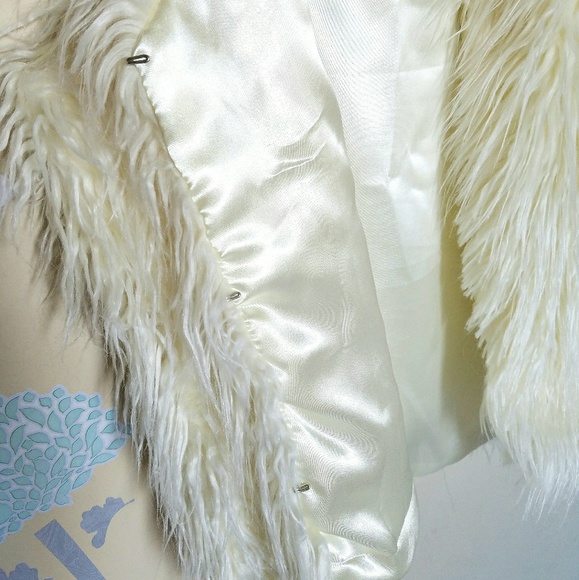 Ivory Faux Fur Vest S/M - Picture 6 of 6